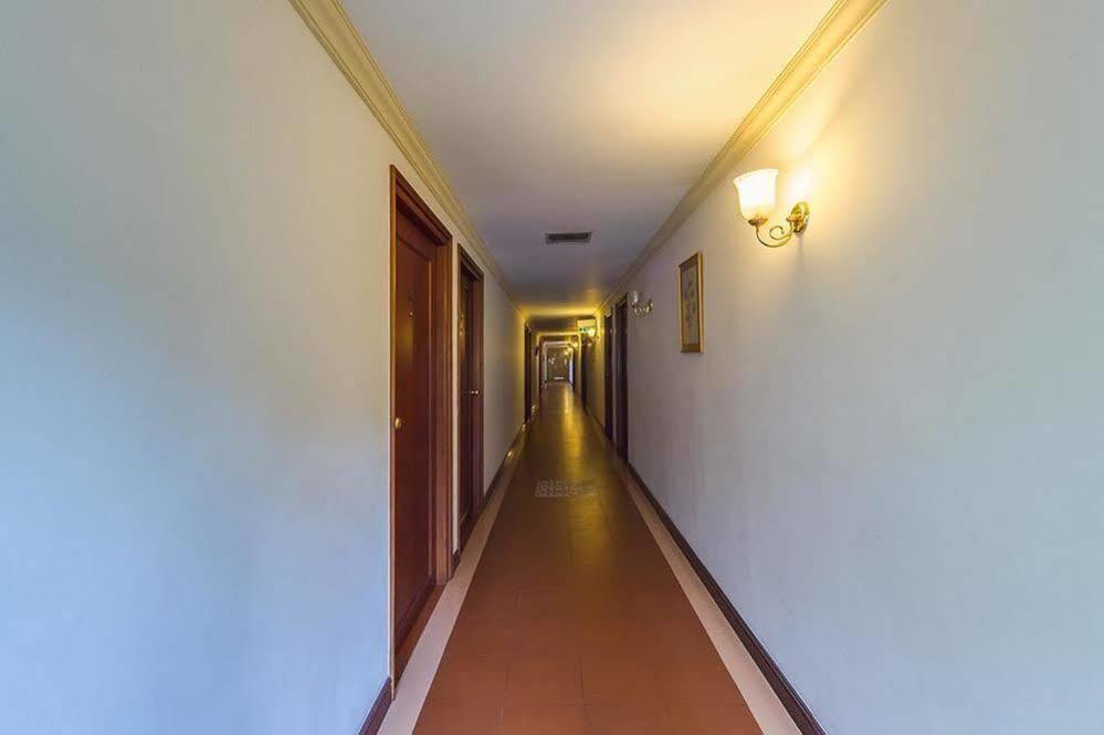 Отель Issacs Residency Муннар Экстерьер фото